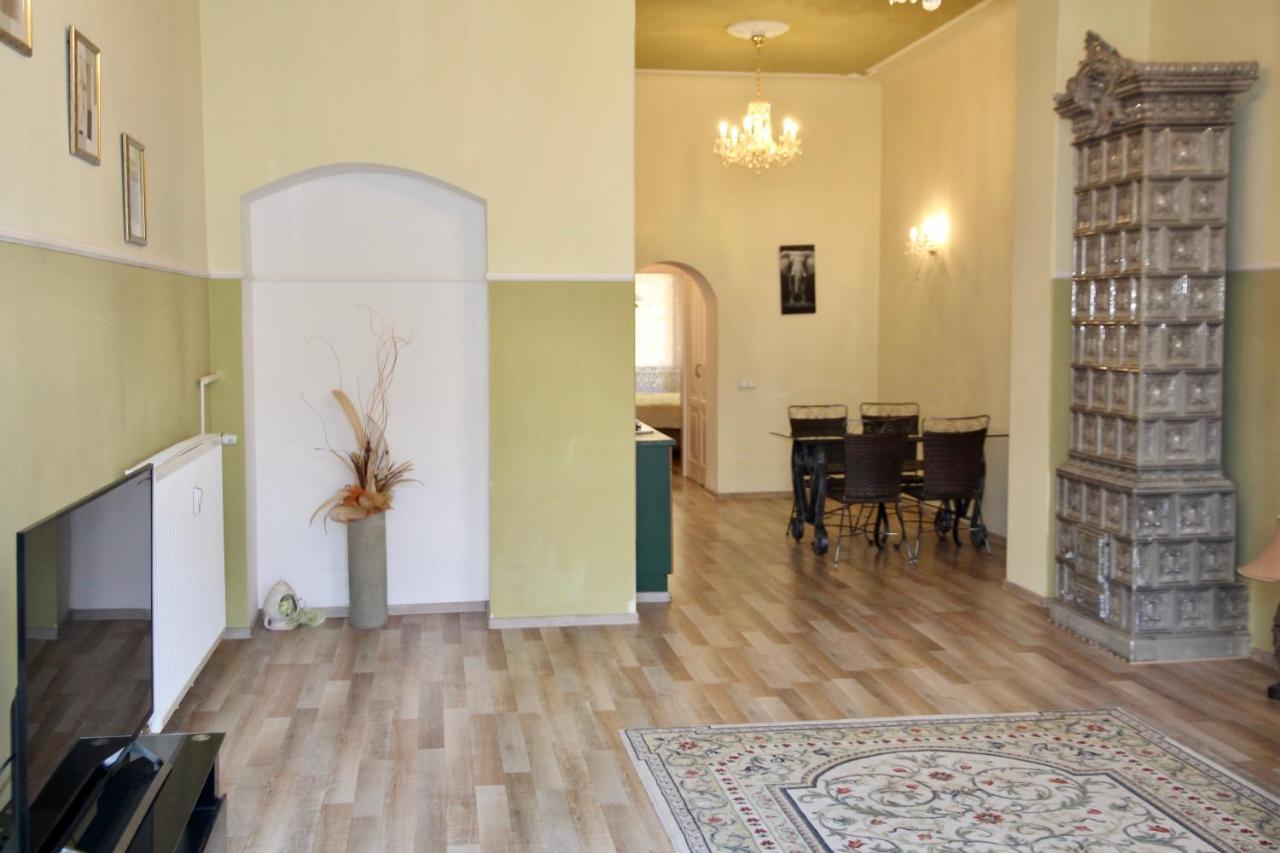 Apartman Sylva Na Stare Louce 42 Karlovy Vary Bagian luar foto