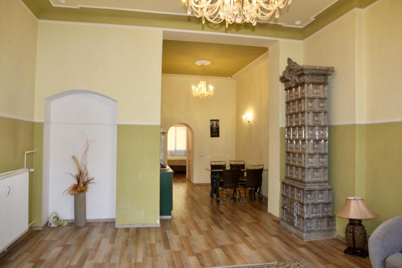 Apartman Sylva Na Stare Louce 42 Karlovy Vary Bagian luar foto