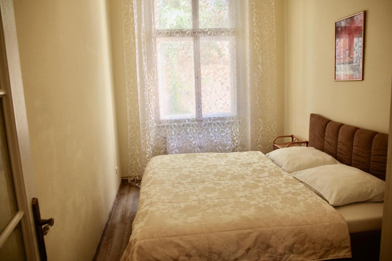 Apartman Sylva Na Stare Louce 42 Karlovy Vary Bagian luar foto